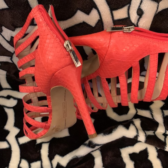 ▫️VINCE CAMUTO▫️caged heels - Picture 8 of 11